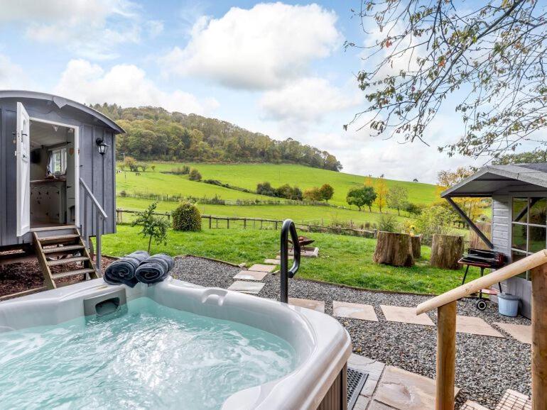 Ewe Retreat Shepherds Hut Hereford Esterno foto